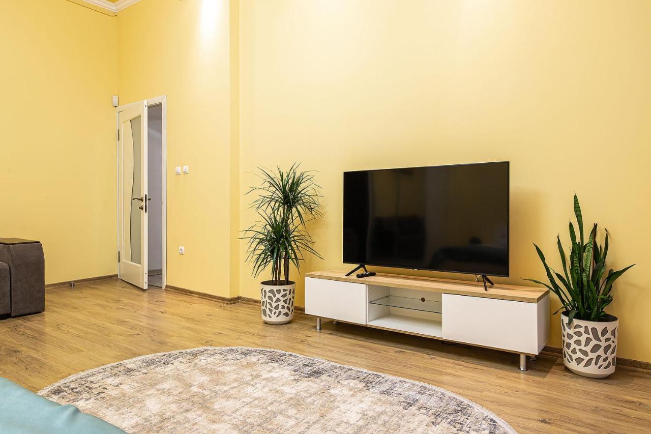 Апартаменти В Центрі Львова Ngoại thất bức ảnh